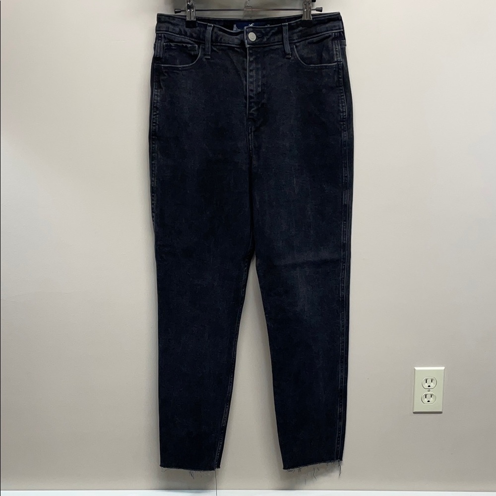 NWOT Hollister Ultra High Rise Mom Jeans Black Wash Denim Jeans 9L (W29 L29)